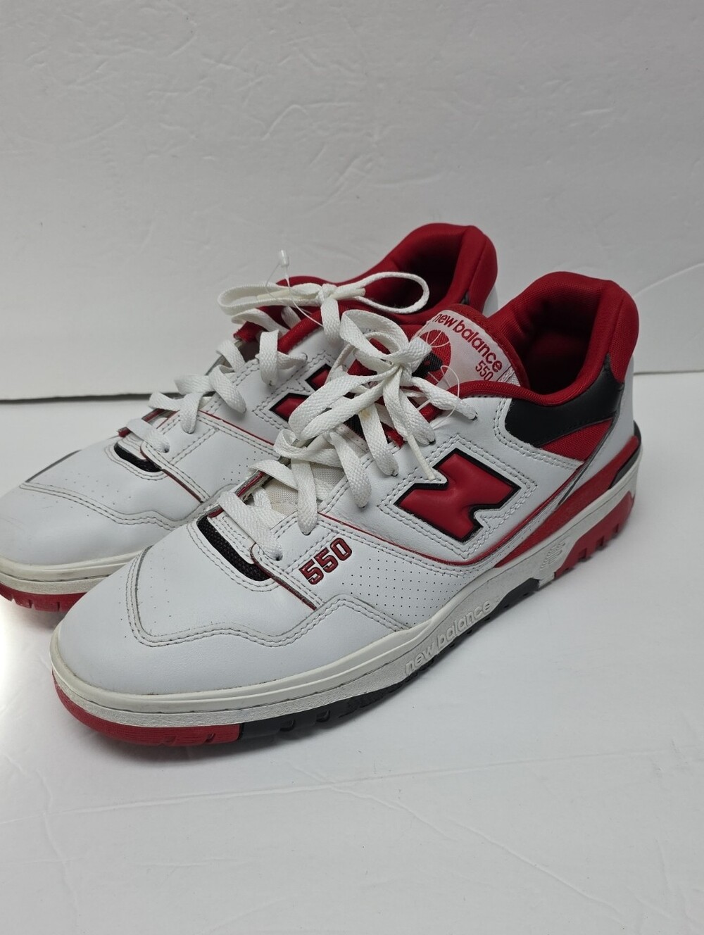 New Balance 550 Men's Low Top Lace-Up Sneakers White/Team Red BB550SE1